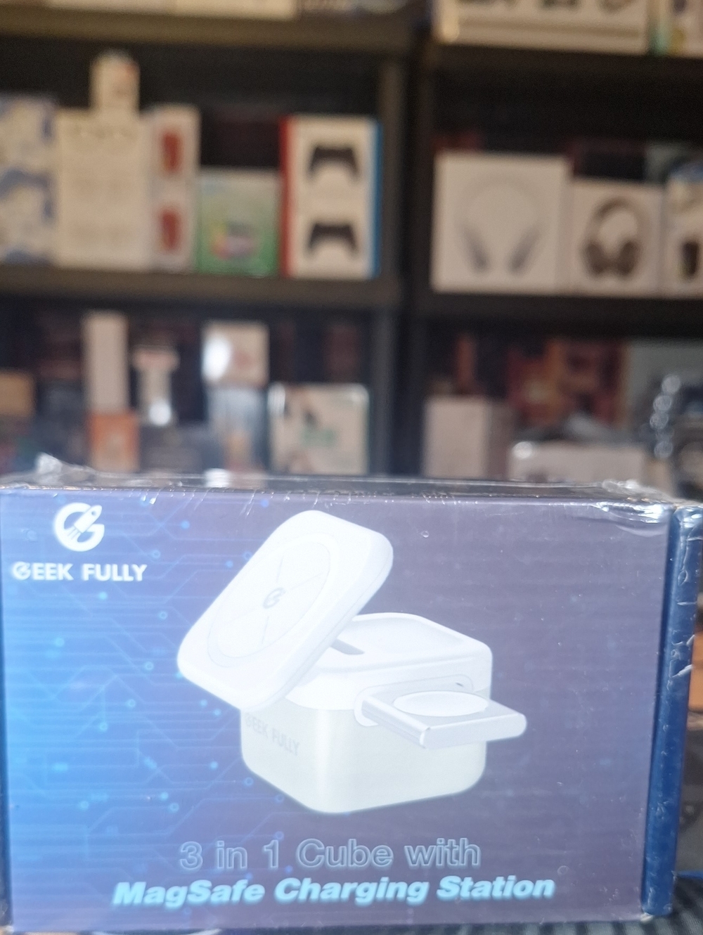 Geek Fully 3-in-1 MagSafe Charging Cube - White FACTORY SEALED (Heavy )